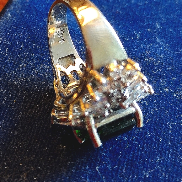 Vintage Synthetic Emerald & Cubic Zirconia 925 Silver Ring - Picture 5 of 12
